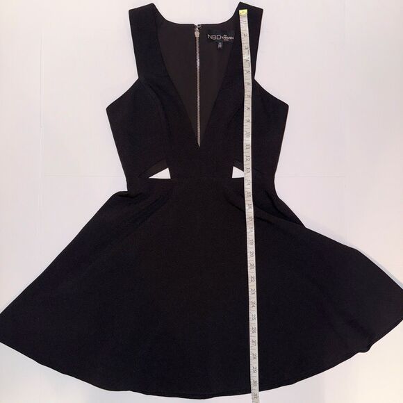 NBD x Naveen Twins REVOLVE Little Black Mini Dress Cutouts Zip Clubwear Party XS - Picture 6 of 10
